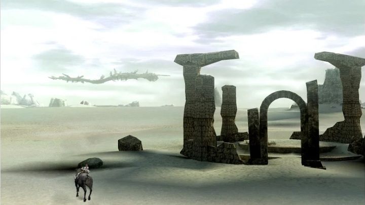 Już w 2005 roku świat Shadow of the Colossus doskonale działał na wyobraźnię i zdecydowanie wyróżniał się na tle wielu innych, które gracze mieli okazję zwiedzać na PlayStation 2. Remake tylko upiększył widoki, zachowując przy tym atmosferę oryginału. - Wielka tajemnica, której rozwiązanie zajęło graczom kilkanaście lat - dokument - 2021-04-15