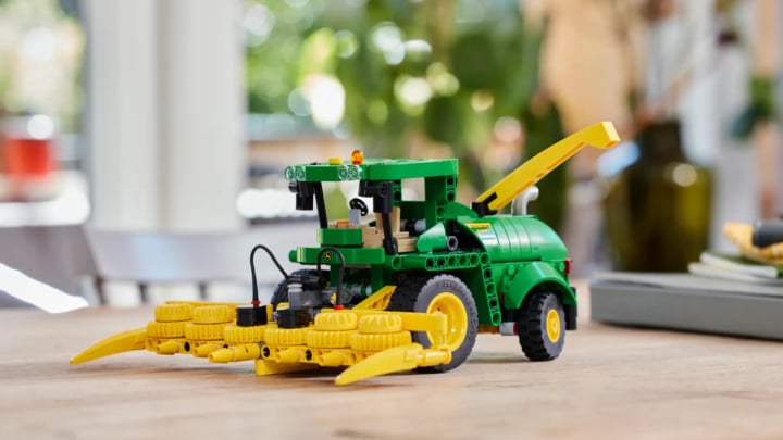 Źródło grafiki: LEGO, materiały promocyjne. - John Deere kombajn do kukurydzy wylądował na pierwszym miejscu mojej listy klocków LEGO do kupienia. Zestaw kusi nie tylko świetnym wykonaniem, ale też niewielką ceną - wiadomość - 2024-04-10