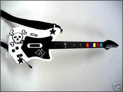 Upiększone przez znanych artystów kontrolery do Guitar Hero II przedmiotem aukcji - ilustracja #1