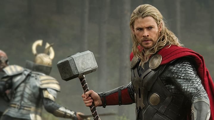 Thor z Avengers w roli pogodynki - ilustracja #1
