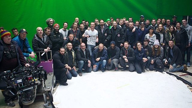 Zdjęcie aktorów i reszty ekipy pracującej nad filmem Assassin’s Creed. - Wieści ze świata (film Assassin’s Creed, Danganronpa: Trigger Happy Havoc) 18/1/2016 - wiadomość - 2016-01-18
