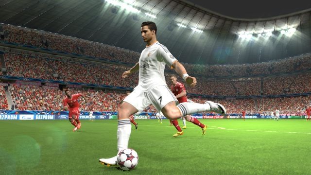 Ostatnimi czasy z trwającej od wielu lat walki między serią Pro Evolution Soccer a FIFA obronną ręką wychodziła ta druga. - Pro Evolution Soccer na konsole zbiera doskonałe oceny - wiadomość - 2014-11-11