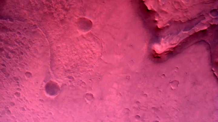 Łazik Perseverance przesyła kolorowe zdjęcia i filmy z Marsa - ilustracja #1