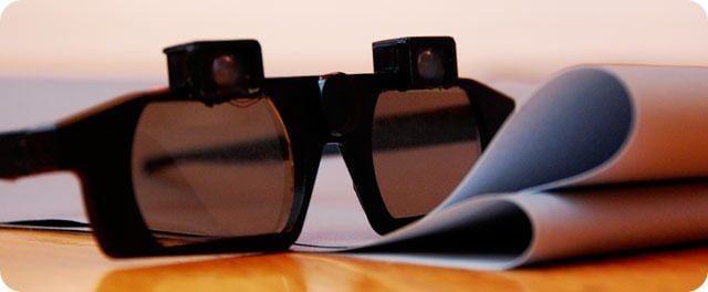 Okulary castAR posiadają dwa projektory. - castAR - okulary holograficzne ufundowane w kilka dni - wiadomość - 2013-10-17