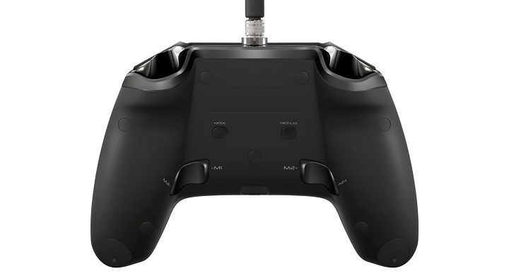 Nacon Revolution nie posiada dodatkowych triggerów, ale ma za to cztery kolejne przyciski. - PlayStation 4 doczeka się dwóch zaawansowanych padów - wiadomość - 2016-10-27