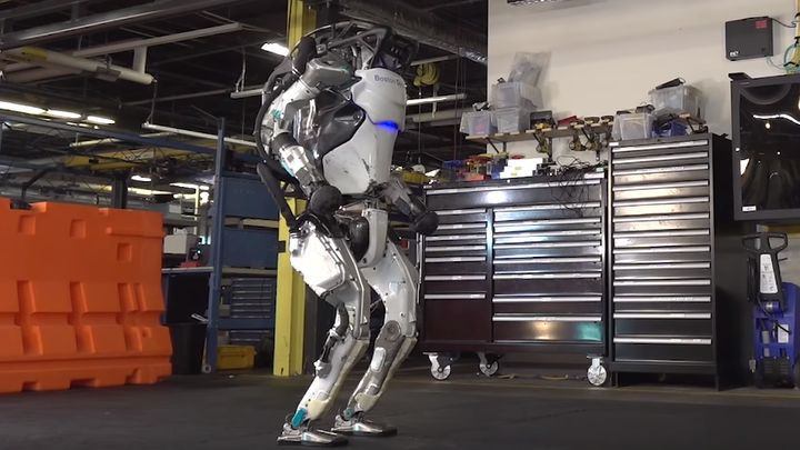 Atlas się rozkręca. - Boston Dynamics prezentuje imponujący spot. Jeden z robotów w sprzedaży - wiadomość - 2019-09-26
