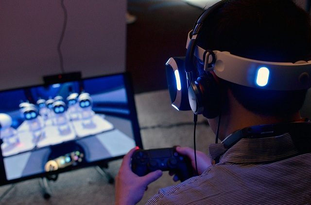 Sony nie ma ambicji, by w przypadku PlayStation VR ścigać się w jakości technologicznej z wirtualną rzeczywistością kreowaną na PC. - Sony przyznaje: PlayStation VR jest technologicznie gorsze od Oculus Rifta - wiadomość - 2016-03-11