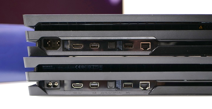 Zmiany zewnętrzne objęły tylko tylny panel konsoli (na górze CUH-7100, na dole CUH-7200). - Nowy model PlayStation 4 Pro w zestawach z Red Dead Redemtion 2 - wiadomość - 2018-11-08