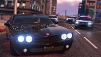 Grała w GTA 5 i uciekała przed policją. W tym samym momencie prawdziwy przestępca wjechał jej w dom
