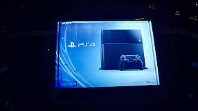 Rozpakowywanie pudełka z PS4