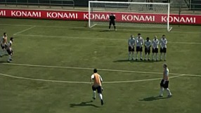 Pro Evolution Soccer 2010 Rzuty wolne – Przywołanie drugiego zawodnika cz.1