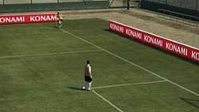 Pro Evolution Soccer 2010 Rzuty różne – Po ziemi
