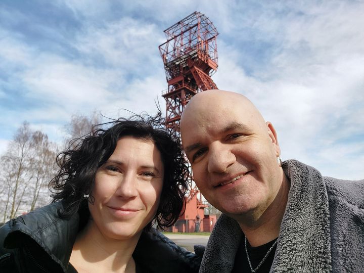 Jennifer i Björn Pankratzowie w Zagłębiu Ruhry (publikacja zdjęcia za zgodą państwa Pankratzów). - "Chcemy opowiadać mroczne historie z dużą dozą wolności" - rozmawiamy z twórcami Gothica i Elexa, Björnem i Jennifer Pankratz - dokument - 2024-11-11