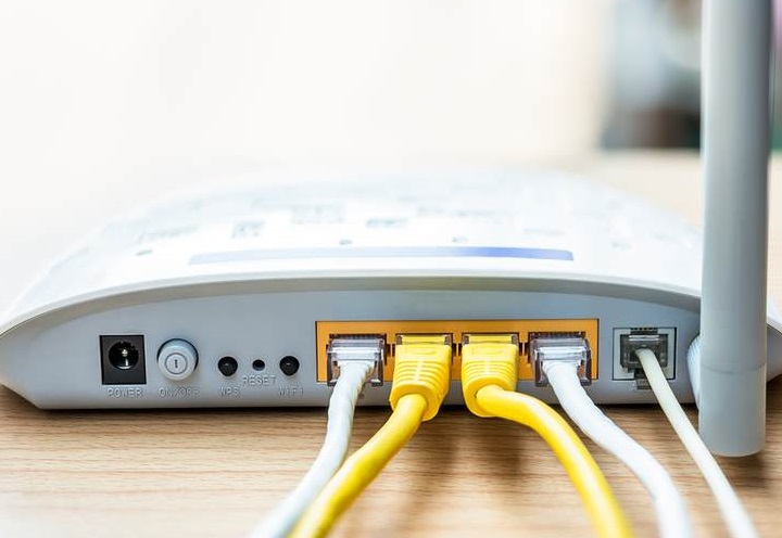 Sprawdzamy, czy za 60 zł miesięcznie można mieć w domu internet „po światłowodzie”. - Internet światłowód - ranking i porównanie ofert. Maj 2025 - dokument - 2025-05-08