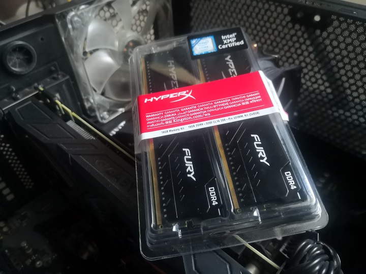 Na zdjęciu zestaw 16GB pamięci RAM HyperX Fury DDR4 3200Mhz w dwóch kościach po 8GB. - Ile RAM potrzeba do grania w 2023 roku - dokument - 2023-02-08