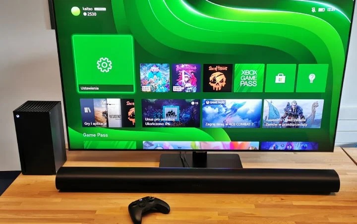 W redakcji podczas pierwszych testów PlayStation 5 i Xbox Series X podłączyliśmy do telewizora Samsung QLED 55” Q80T. - Telewizor do PS5 i Xbox Series X. Ranking 2023 - dokument - 2023-12-11