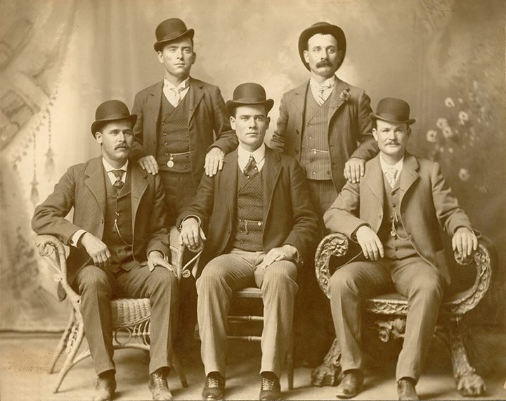 Francja – elegancja! Jedni z najsłynniejszych bandytów Dzikiego Zachodu. Po prawej siedzi Butch Cassidy, po lewej Sundance Kid. To oczywiście pseudonimy znanych rewolwerowców. - 2018-11-01