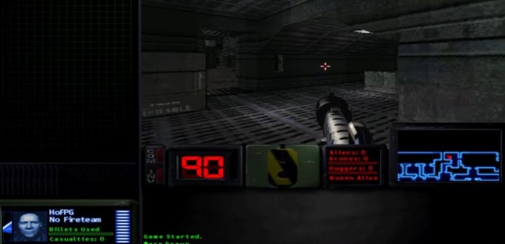 W 1998 roku posiadacze komputerów mogli już zachwycać się Half-Life’em czy Unrealem, ale Aliens Online nie pozostawało wobec konkurentów bezbronne. Może odstawało jakością oprawy, niemniej twórcy umiejętnie budowali atmosferę znaną z filmowego uniwersum i dbali o detale. Warto zwrócić uwagę chociażby na podział na klasy czy opcję stworzenia własnego żołnierza z kilku różnych wariantów munduru i wersji twarzy. - Gamepassa mieliśmy już 20 lat temu - o burzy, która przyszła zbyt wcześnie - dokument - 2021-10-19