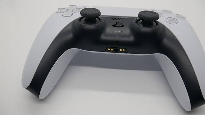 Kontrolery zarówno PS5 jak i Xboksa posiadają wyjście typu Jack (3.5 mm). - Jakie słuchawki do PS5 i Xbox Series X - co musisz wiedzieć przed zakupem - dokument - 2020-12-23