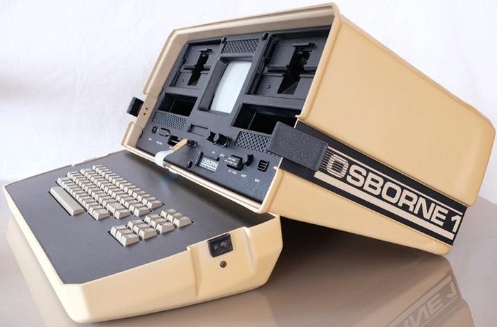 Nie brakowało głosów, że za sprzedażowym sukcesem Osborne 1 nie stała jego umowna przenośność, tylko pakiet dołączonego software’u. - Historia laptopów - jak wyglądały i działały pierwsze przenośne komputery - dokument - 2022-01-03