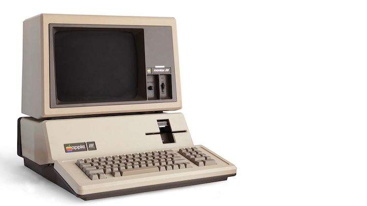 Beznadziejną konstrukcję Apple III próbowano jakoś ratować ulepszoną wersją Apple III Plus. - 10 największych wpadek i porażek firmy Apple - zgniłe jabłka w sadzie - dokument - 2021-10-19