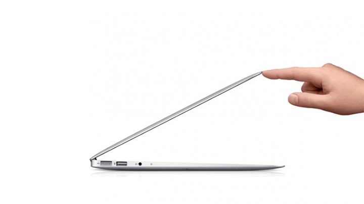 Pomysłowe złącze MagSafe może powróci w nadchodzących modelach. Podnoszenie klapy laptopa jednym palcem to znak rozpoznawczy MacBooków. - Skąd się biorą wyznawcy Apple? - dokument - 2021-11-09