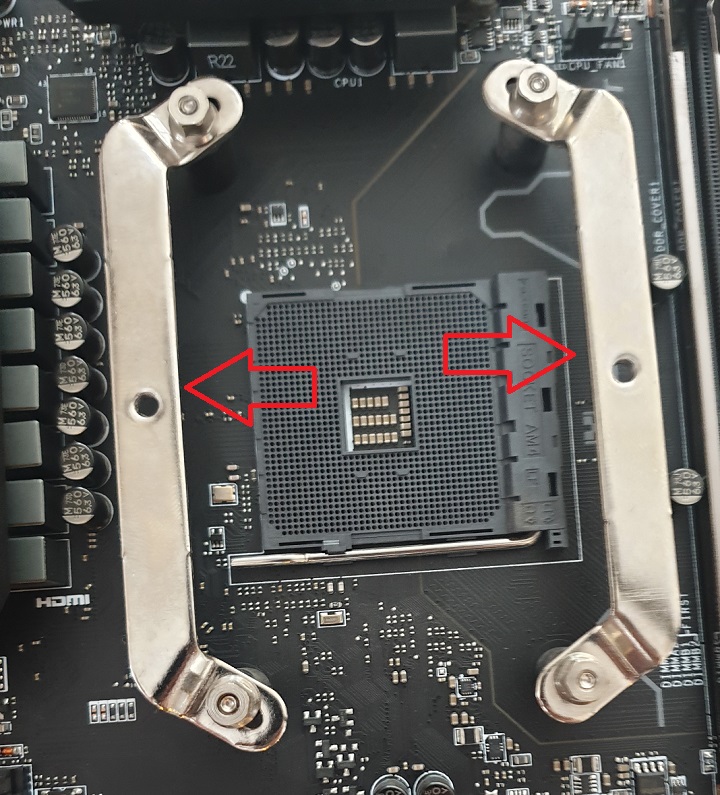 Krok, który możesz pominąć jeśli używasz chłodzenia typu box dołączonego do procesora, wtedy instalujesz radiator po zamontowaniu procesora na seryjnej podstawce! Na zdjęciu jest już zainstalowana podstawka pod chłodzenie Fortis 3 v2 dla slotu od AMD... - 2018-12-28