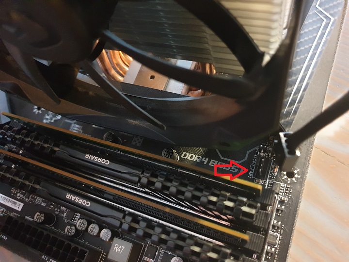 …pozostaje wpiąć kabel od wentylatora do gniazda oznaczonego CPU FAN na płycie głównej. - 2018-12-28