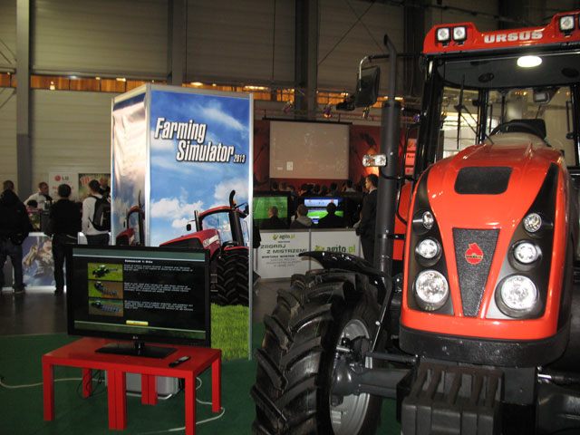 Traktor robił prawdziwą furorę – każdy chciał mieć w nim zdjęcie. - 2012-10-30