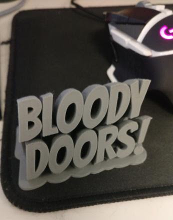 Jeden z projektantów pracujących nad nowym Dead Island wydrukował sobie w 3D taki oto napis i postawił na firmowym biurku. 