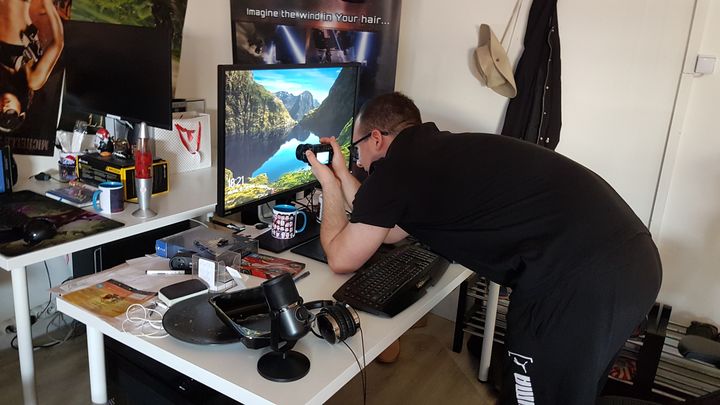 A potem na Instagramie piękne zdjęcia z wakacji i milion serduszek. - Karaluchy, ręce Gabena i apel do Ikei - rozmawiamy z twórcami House Flipper 2 - dokument - 2022-02-23