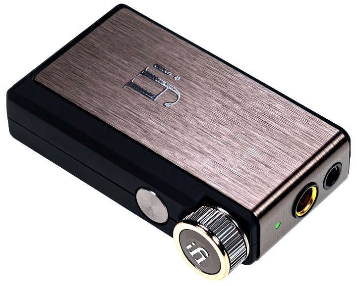 Dzięki modelowi AUDIO GO blu DAC IFI wprowadziło świetny wzmacniacz słuchawkowy, który nie dość, że bardzo dobrze brzmi, to jeszcze jest praktyczny. - Najlepsze słuchawki gamingowe. Ranking 2025 - dokument - 2025-02-27