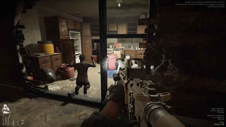 Twórcy Ready or Not pozostają wierni swojej wizji. W ich grze uzbrojeni po zęby faceci zakuwają w kajdanki kobiety podejrzane o produkcję narkotyków. Autorzy zapowiadają też etap ze strzelaniną w szkole. - Szukasz strzelanki? Wybierz „indyka”. Duzi wydawcy wolą pajacowanie - dokument - 2022-01-05