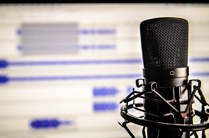 Słabą jakość mikrofonu da się często ukryć w postprodukcji, ale na dłuższą metę chyba nie o to chodzi. Źródło: Pixabay - Mikrofon dla gracza i streamera - ranking na 2021 rok - dokument - 2021-07-14