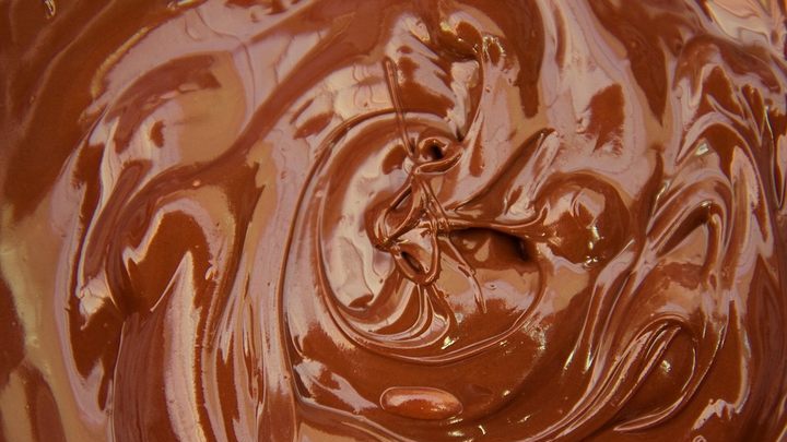Od lat śledzę branżę, wiem, jak powstaje czekolada, kto zmienił pracę i jakie nowości mają szansę trafić do sklepów. - Dlaczego ludzie ciągle kupują kiepską czekoladę? - dokument - 2019-10-23