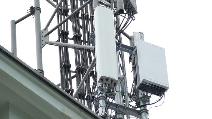 Budowa anten 5G jest inna niż w przypadku LTE, ale z zewnątrz raczej ich nie odróżnimy. - Sieć 5G w Polsce – zagrożenie czy nowe możliwości? - dokument - 2020-02-21