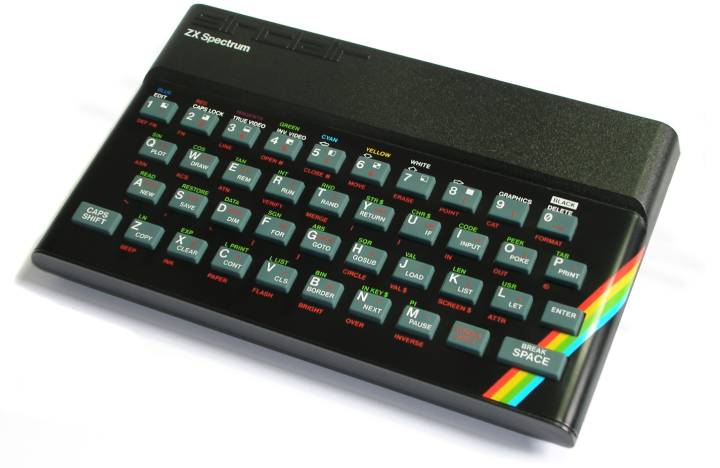 Wyprodukowany w 1982 roku ZX Spectrum przyczynił się do popularyzacji komputerów wśród „normalnych ludzi”. - Komputer do gier vs konsola – co lepiej kupić w 2019 roku - dokument - 2019-08-30