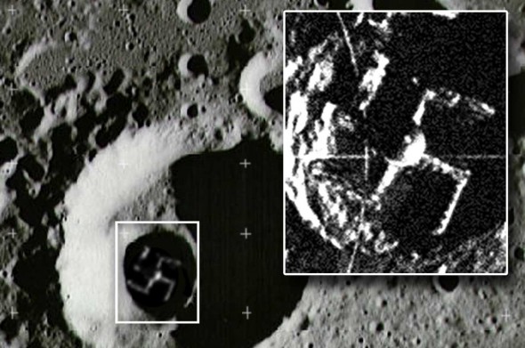 Po ciemnej stronie Księżyca naziści mają swoją bazę. Tropiciele spisków ukazują rzekomo autentyczne zdjęcia przedstawiające swastyki na powierzchni satelity.