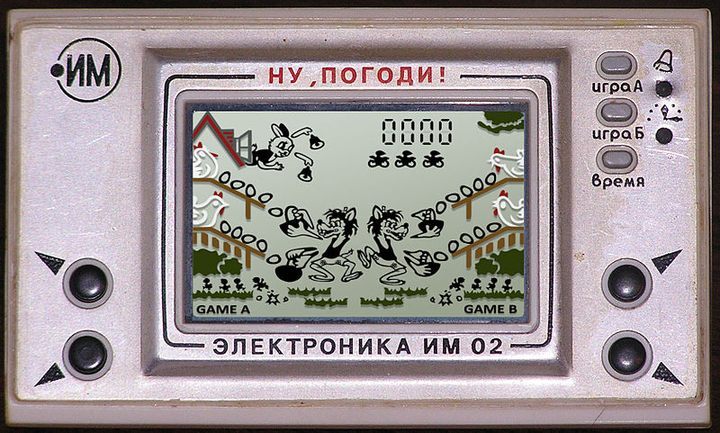 Sama gra była plagiatem, ale radzieccy specjaliści podmienili postacie na te z popularnej kreskówki Wilk i zając, produkowanej przez Sojuzmultfilm. - 2018-09-21