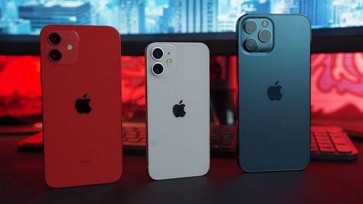 Ten maluch w środku, to iPhone 12 mini – urządzenie będące obecnie definicją kompaktowości. - Telefony, które obsłużysz jedną ręką - ranking małych smartfonów - dokument - 2023-10-05