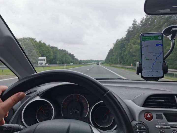 Niezastąpione wsparcie w docieraniu do celu na czas i przyczyna wielu niesamowitych przygód – oto Google Maps. - Mapy Google - najlepsza nawigacja, której nienawidzę - dokument - 2021-04-02