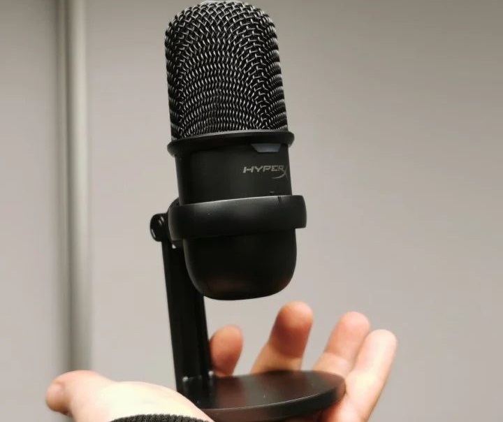 Mikrofony dostępne są w wielu różnych rozmiarach i oczywiście cenach, zatem każdy powinien znaleźć coś dla siebie. - Jak wybrać mikrofon i nagrywać swój głos - dokument - 2021-02-19