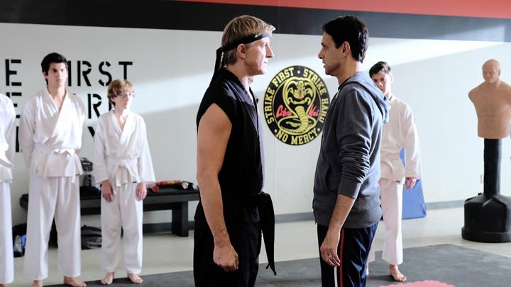 Cobra Kai, showrunnerzy: Josh Heald, Jon Hurwitz, Hayden Schlossberg, Hurwitz & Schlossberg Productions, potem Sony Pictures Television, YouTube Premium, Netflix 2018 - Najpopularniejsze seriale o młodzieży (ale niekoniecznie dla) - dokument - 2023-04-07