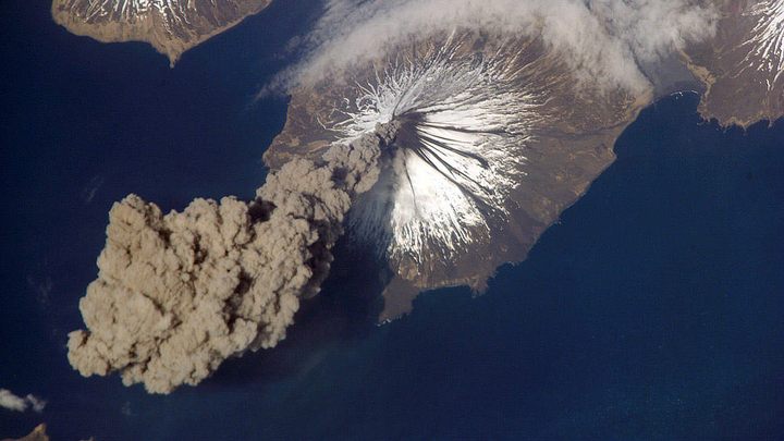 Erupcja wulkanu widziana z Międzynarodowej Stacji Kosmicznej. - 2019-03-08