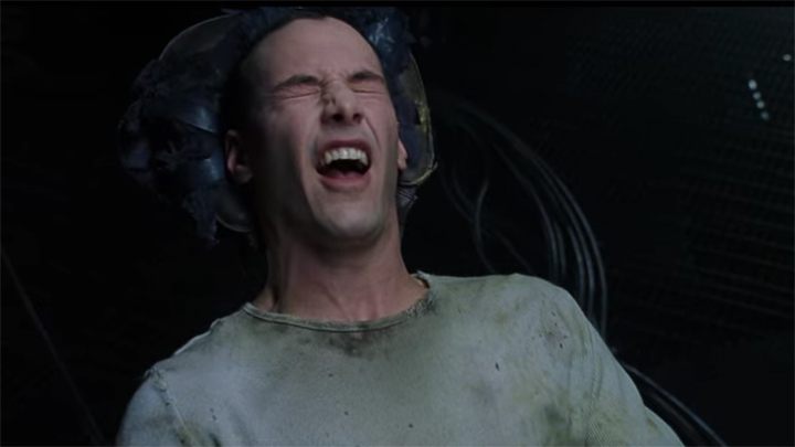 Neo testuje szybkie przyswajanie wiedzy. - Czy żyjemy w Matrixie? 5 rzeczy, które przewidziane zostały w filmach Wachowskich - dokument - 2020-08-05