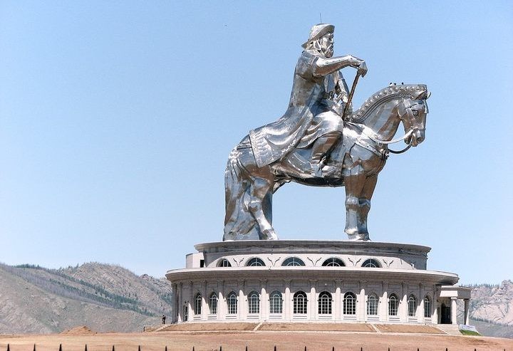 W Europie mało kto wspomina Czyngis-chana z rozrzewnieniem. Co innego w Mongolii, gdzie budują mu pomniki o wysokości 40 metrów! - 2019-05-18