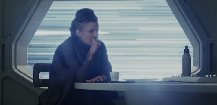 Leia wygląda na znudzoną w trakcie tego lotu. - Głupoty kontratakują – moje ulubione absurdy Star Wars - dokument - 2020-04-25