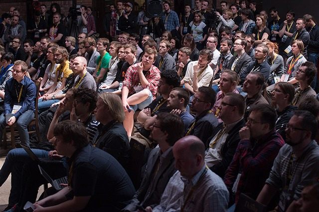 Prezentacje w głównej hali przyciągały zazwyczaj największą liczbę słuchaczy. (fot. Paweł Mazur / digitaldragons.pl) - 2014-05-14