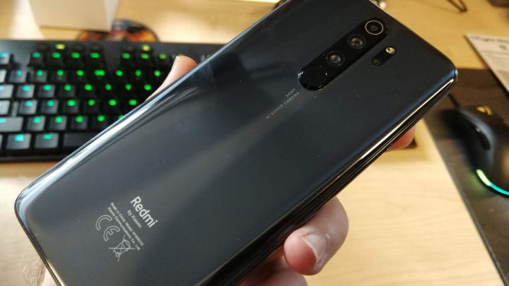 Łapiące ślady palców czy zadrapania ekrany oraz plecki smartfonów możemy w łatwy sposób zabezpieczyć odpowiednim etui lub folią. - Gwarancja, reklamacja, rękojmia i zwroty towaru - co robić? - dokument - 2020-11-30