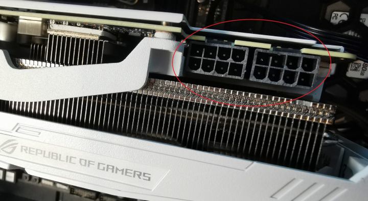 Najmocniejsze karty graficzne wymagają podpięcia dwóch 8 pinowych wtyczek PCI. - Wymiana i montaż karty graficznej – jak zrobić to dobrze - dokument - 2020-08-17